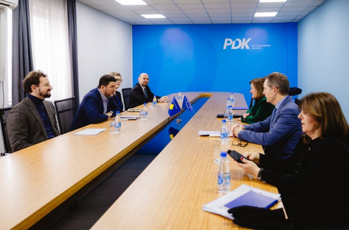 Krasniqi pret në takim Shefen e Misionit të BE-së për Vëzhgimin e Zgjedhjeve, flasin për zgjedhje të lira