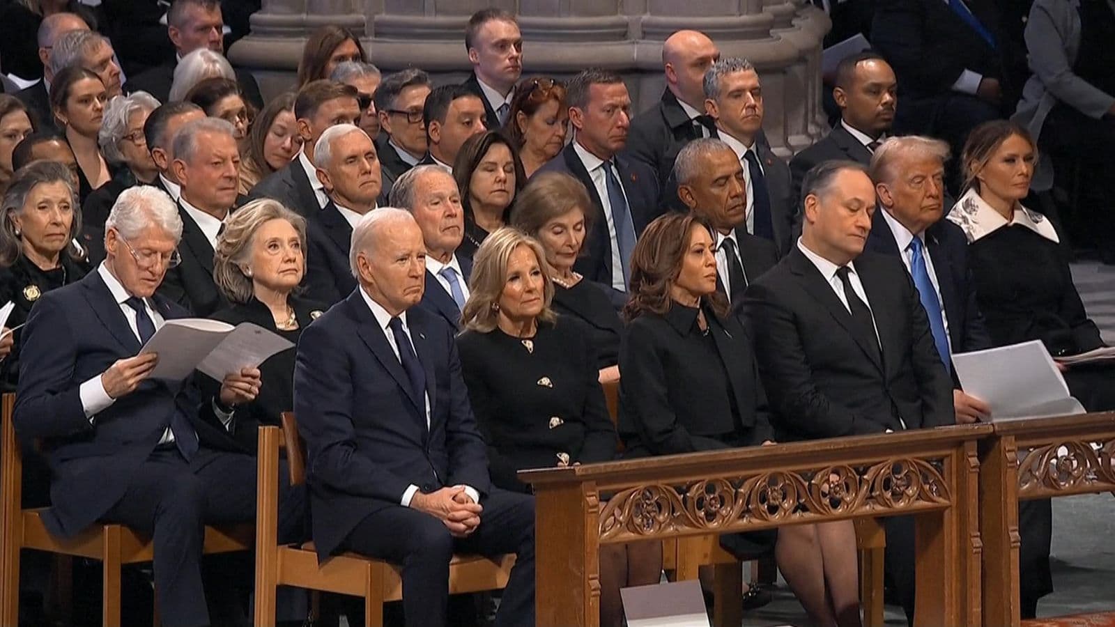 Të 5 presidentët e gjallë të ShBA-së fotografohen së bashku në funeralin e Jimmy Carter