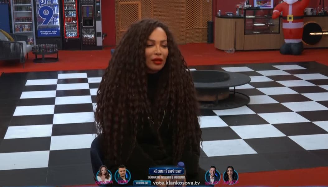 Rovena e kap në flagrancë Gresën duke tentuar ta trazoi shtëpinë, dyshonte se po bënte magji!