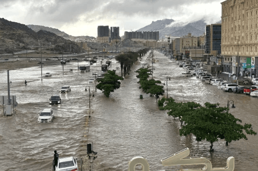 Shiu ekstrem përmbyt Mekën