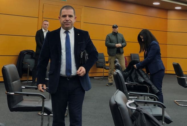 Nën hetim për korrupsion, pezullohet nga detyra drejtuesi i Prokurorisë Sarandë