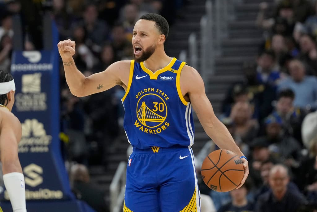 Curry, “më i bukuri i basketbollit”, shënon 8 trepikësha, s’e huq asnjë