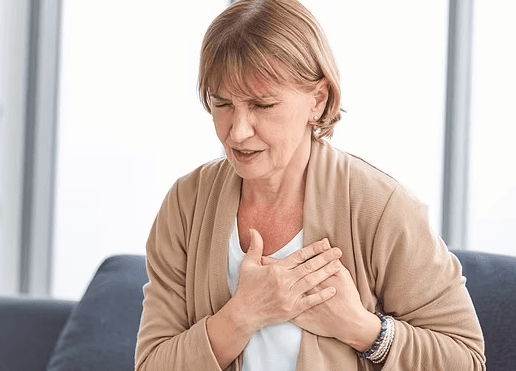 Gratë po humbasin diagnostikimin e sëmundjeve të zemrës për shkak të udhëzimeve të pasakta