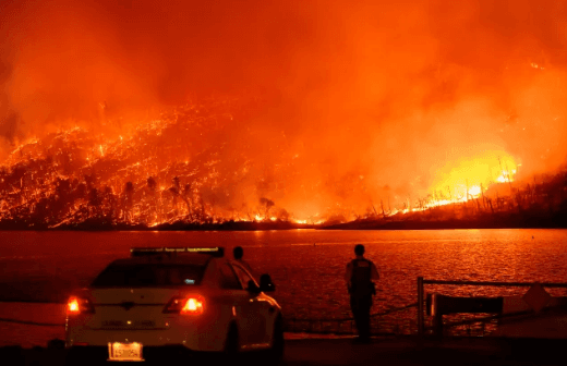 Zjarret shkaktojnë shqetësime për vizitorët drejt Los Angeles