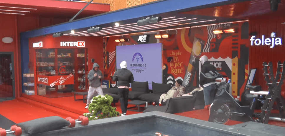 Driloni improvizon si luftarak në ring, Xuxi: Vullnet t'kish palu aaa! (VIDEO)