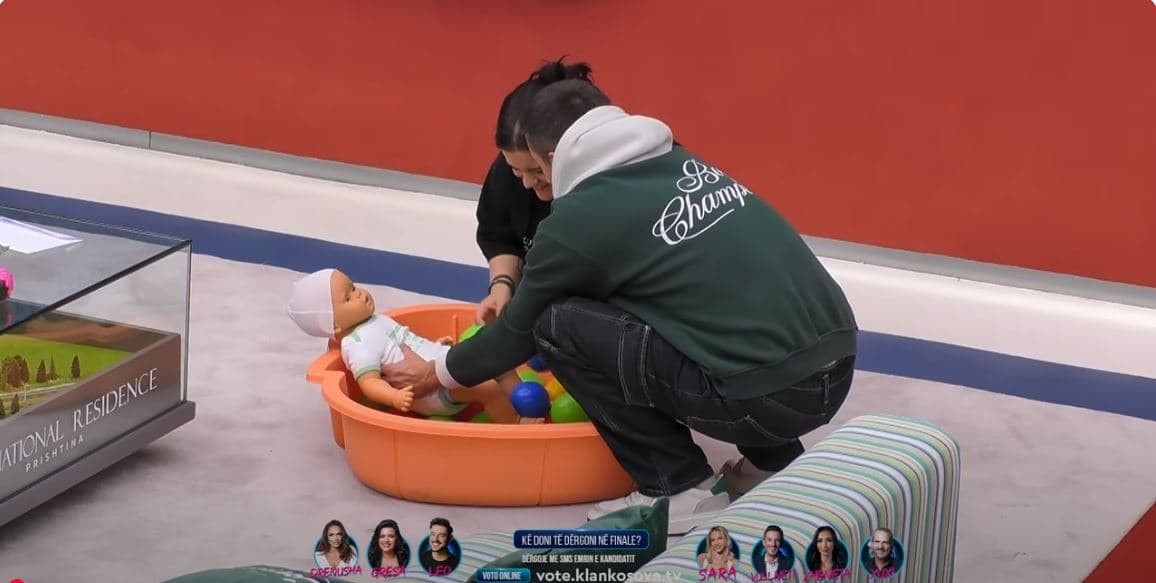 Vullneti e Gresa dhe Leo e Xheneta tregojnë kujdes maksimal për ‘foshnjat’ e tyre (VIDEO)