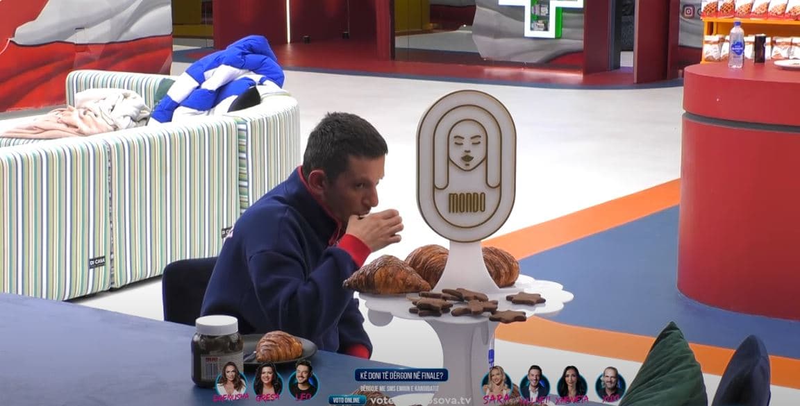 Zgjohet i pari, Vullneti shijon kafenë e muzikën (VIDEO)
