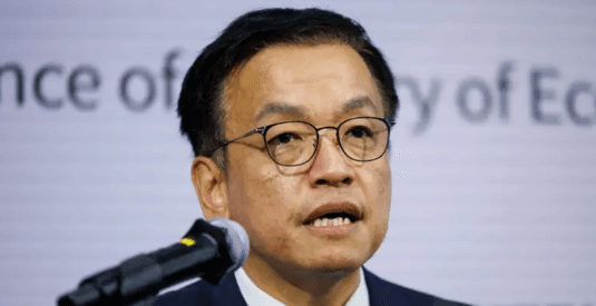 Presidenti i përkohshëm i Koresë së Jugut kundër konflikteve institucionale