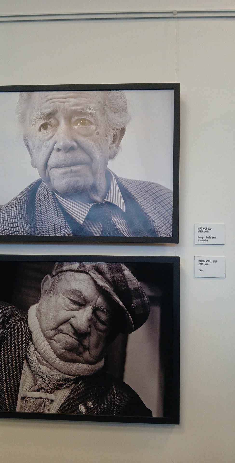 Fotografi Spahija mban ekspozitën “Homazh”, iu dedikua 17 personaliteteve të kulturës shqiptare