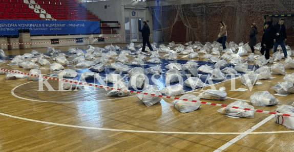 Materialet zgjedhore shpërndahen nëpër Prishtinë