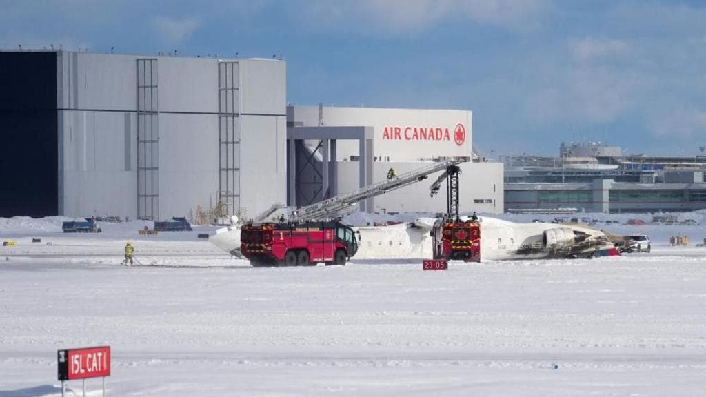 Toronto: Aeroplani rrëzohet në pistë - 15 të lënduar