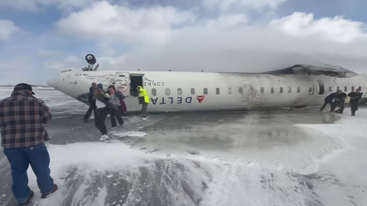 Të gjithë pasagjerët i mbijetuan rrokullisjes së avionit në aeroportin e Torontos
