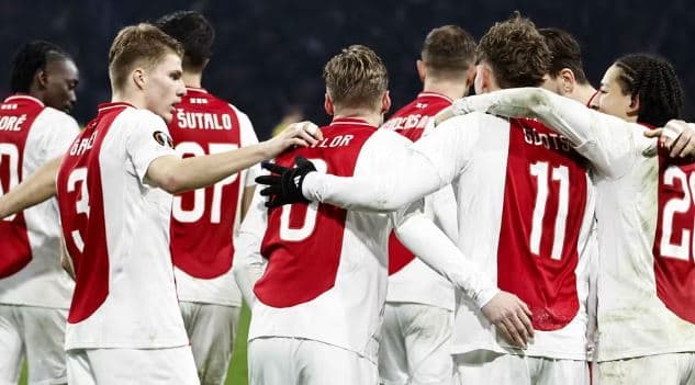 Ajaxi siguron 1/8-ën e Europa League në vazhdime