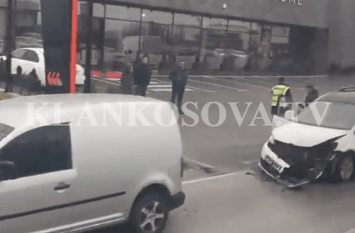 Aksident mes dy automjeteve në magjistralen Prishtinë-Ferizaj (VIDEO)