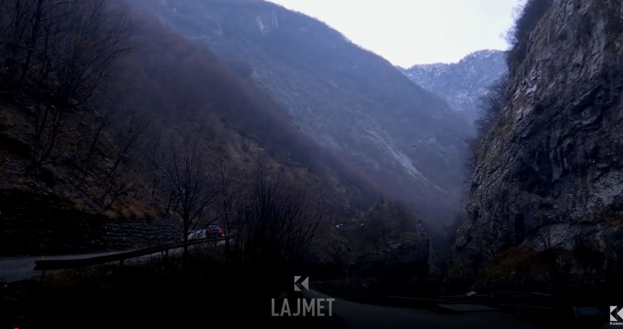 Aksidenti në Shkrel, rrokulliset minibusi, hospitalizohen tre veta (VIDEO)