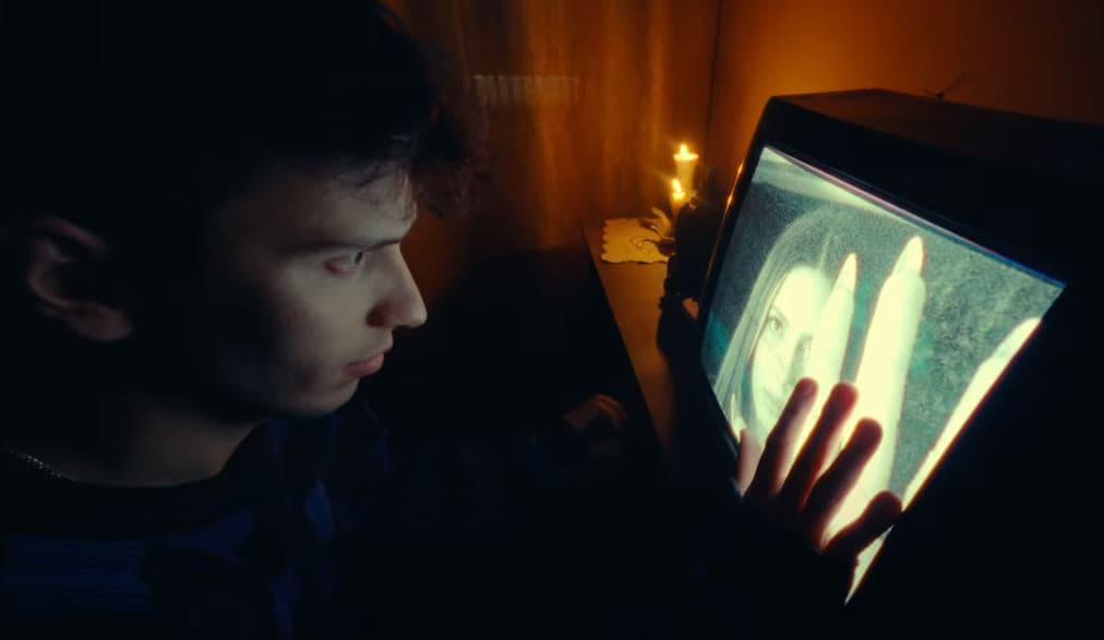 "Loti yt" thotë Blerando në këngën e fundit (VIDEO)