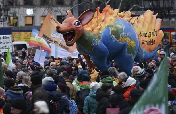 Disa ditë para zgjedhjeve: Mijëra aktivistë protestojnë në të gjithë Gjermaninë për çështje klimatike