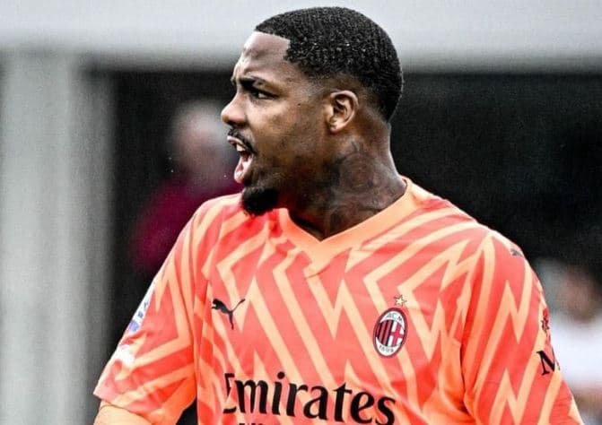 Maignan rinovon kontratën me Milanin