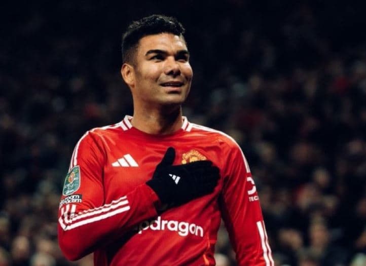 Casemiro rehat te Unitedi ndonëse përflitet për largim