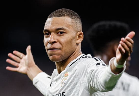 Kylian Mbappe hat-trick ndaj kampionit anglez