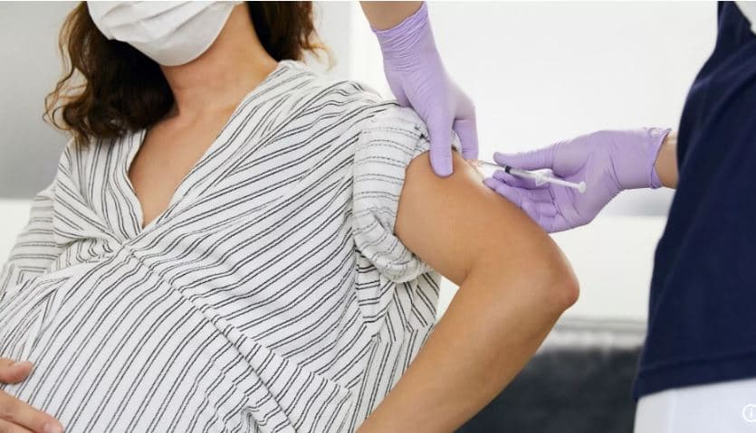 Lajm i mirë për gratë që u vaksinuan për Covid 19, sa ishin shtatzënë