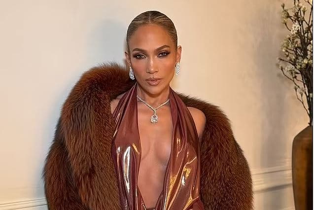 JLO nuk lë vend për imagjinatë, e gjitha 'çokollatë' në festën para Grammys