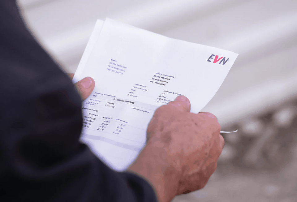 Faturat e larta të rrymës shkaktojnë pakënaqësi në Maqedoninë e Veriut