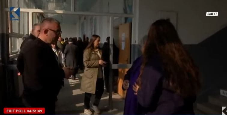 Qytetarët e Ferizajt nuk po i gjejnë vendvotimet (VIDEO)