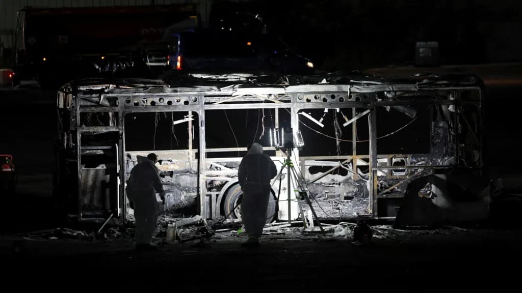 Tre autobusë shpërthejnë në Izrael, policia dyshon për sulm terrorist