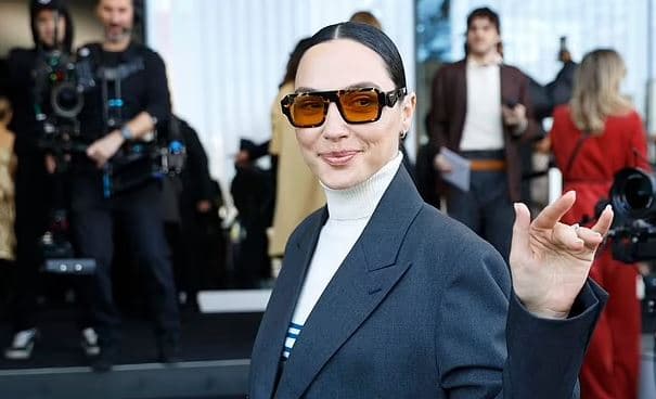 Gal Gadot, si një zonjë në paraqitjen e fundit