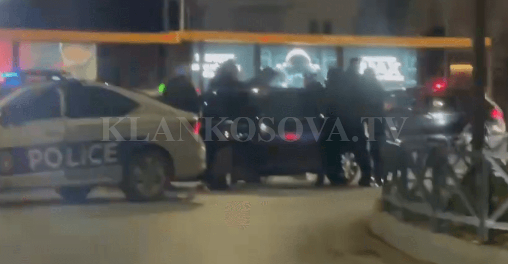 Pamje nga intervenimi policor pas plagosjes së mbrëmshme në Prishtinë (VIDEO)