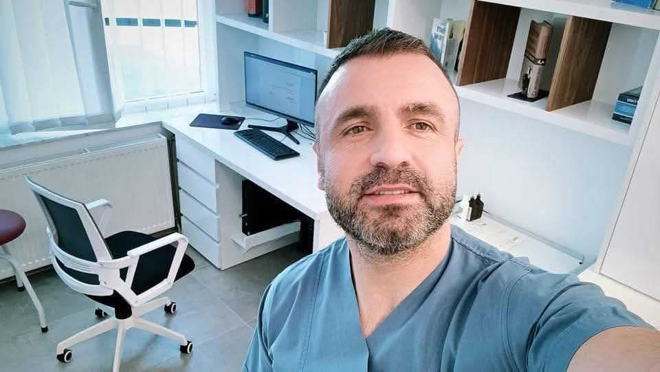 Ky është kirurgu që mbeti i vdekur në aksidentin në Carralevë