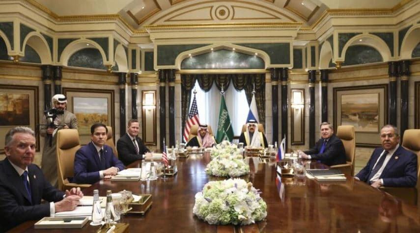 Zyrtarët e lartë amerikanë dhe rusë takohen për bisedime mbi luftën në Ukrainë pa Kievin