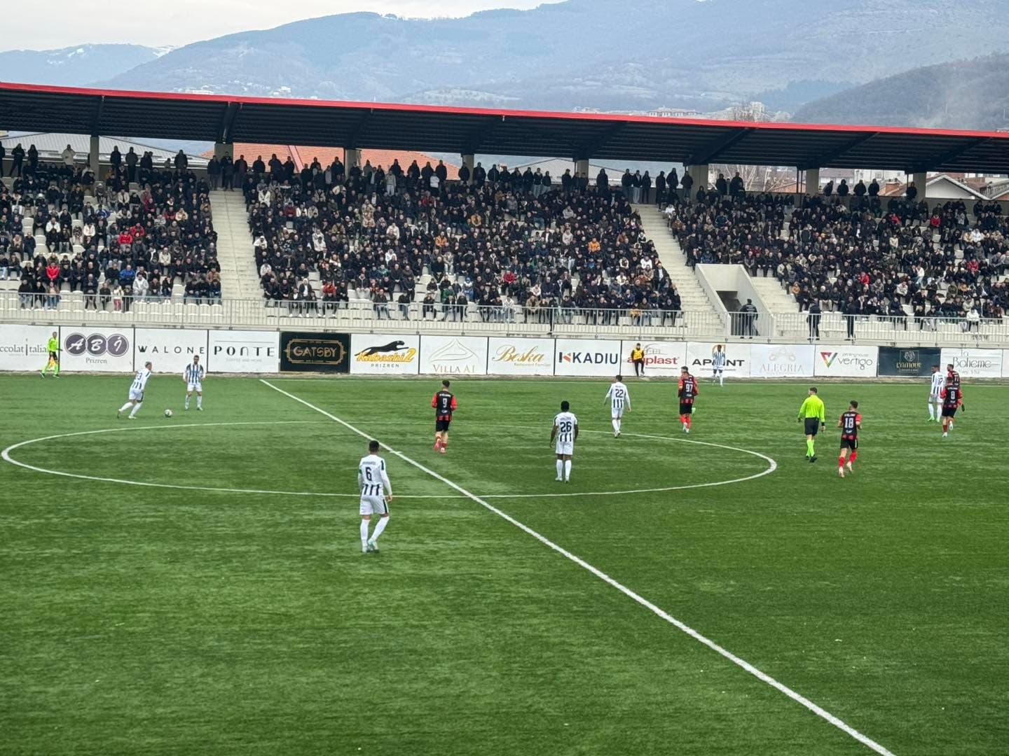 Prizreni e "komplekson" Superligën, mbi 6 mijë tifozë në derbin e Ligës së Parë (VIDEO)