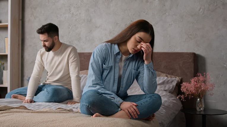 Tre shenja që tregojnë se keni humbur intimitetin në lidhjen tuaj, sipas një terapisti