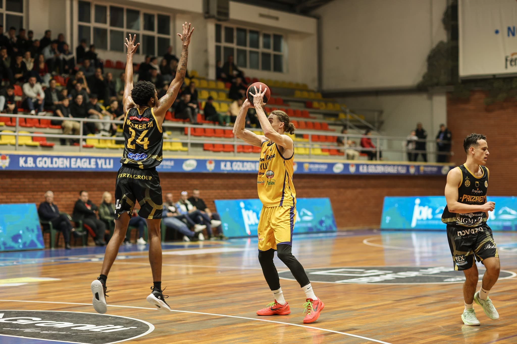 Autokosh i Lis Shoshit, basketbollisti i Yllit shënon pikë për kundërshtarin (VIDEO)