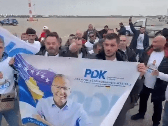 Qindra mërgimtarë vijnë në Kosovë për ta votuar PDK-në (VIDEO)