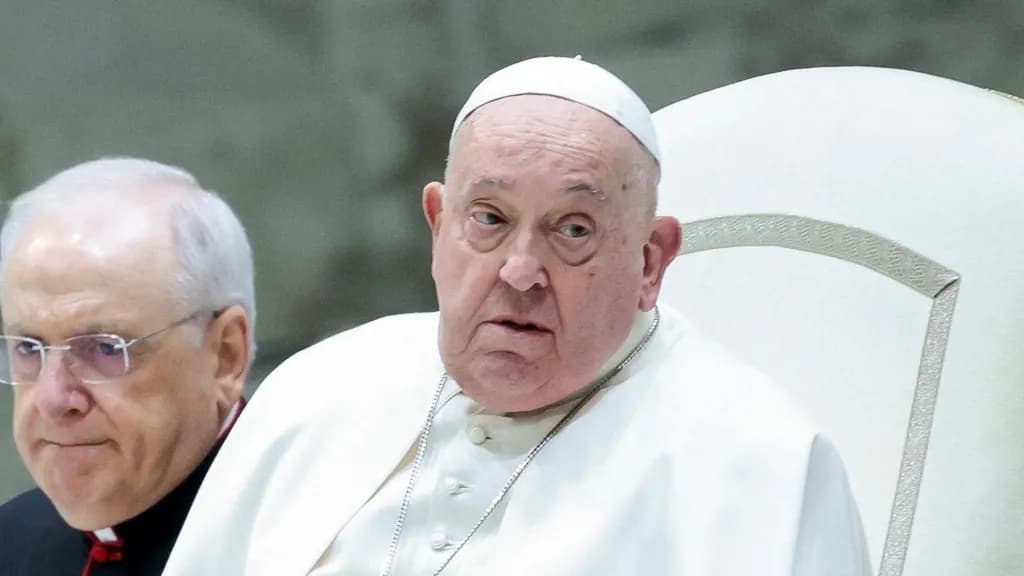 Papa Françesku lirohet nga spitali