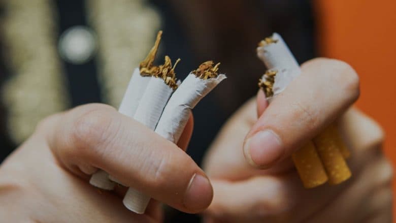 Këto ushqime mund t’ju ndihmojnë ta lini duhanin