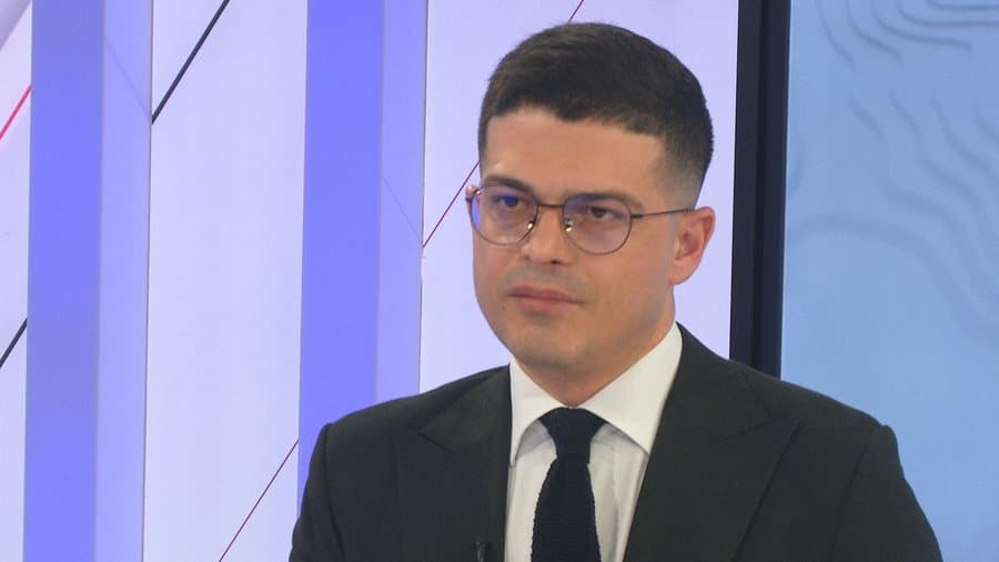 Vengu: Shqipëria do të pajiset me dy avionë, dronë, mbrojtje kundërajtore dhe sisteme artilerie