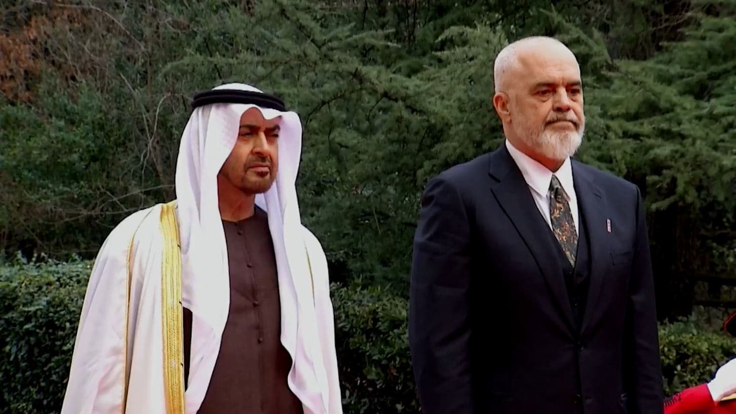 Presidenti i Emirateve të Bashkuara Arabe mbërrin në Shqipëri, pritet nga Rama