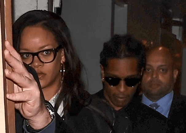 Rihanna, magjepsëse edhe pa pikë grimi