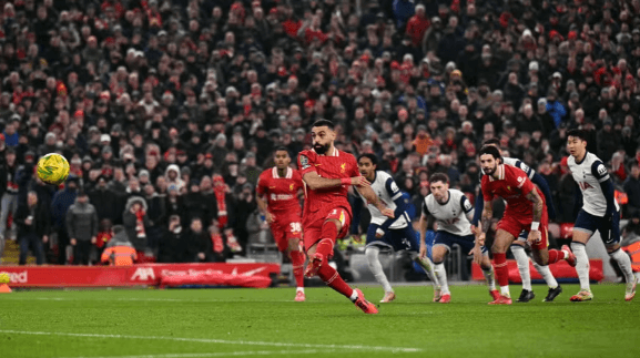 Liverpooli me “poker” ndaj Tottenhamit, kalon në finale të EFL Cup