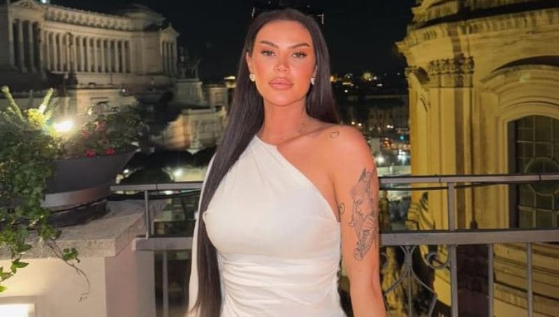 Santiana Maloku pozon nga Roma