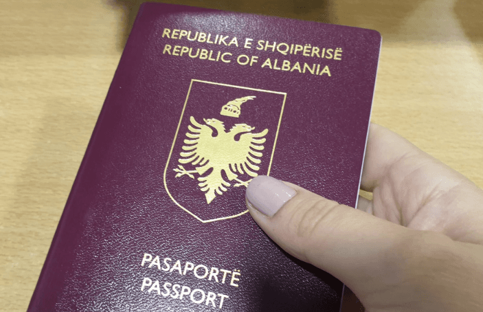 Miratohet vendimi në Shqipëri - qytetarët me dokumente të skaduara mund të votojnë më 11 maj