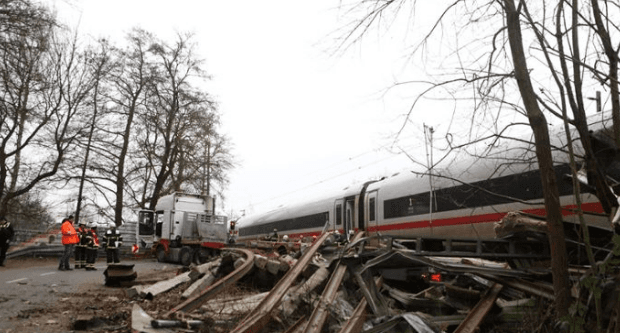 Hamburg: Aksident i rëndë mes një ICE dhe kamioni, një pasagjer humb jetën