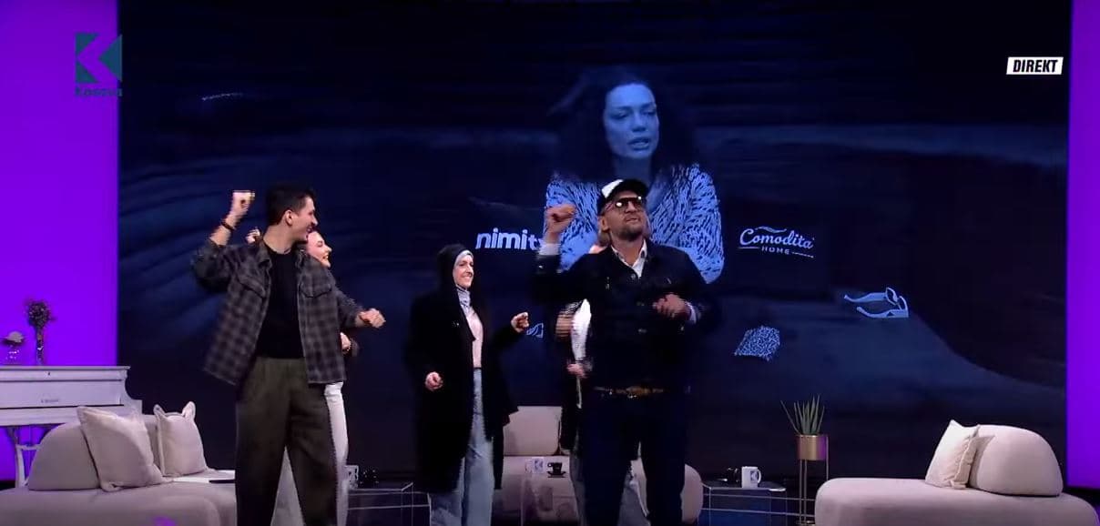 Xuxi këndoi e vallëzoi në Weekend, iu bashkua edhe familja (VIDEO)