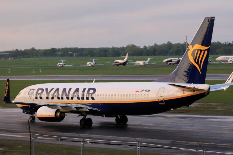 Fluturimi i Ryanair vonohet dy ditë për shkak të një maceje të fshehur