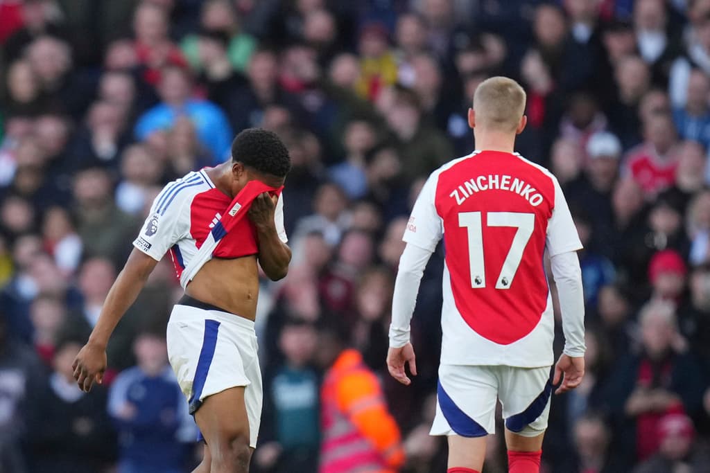 Arsenali ia lë terrenin hapur Liverpoolit, mposhtet nga West Ham