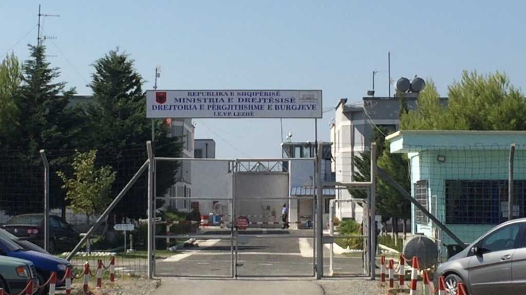 Shqipëri: I dënuari arratiset nga burgu i Shënkollit gjatë natës, policia nis kërkimet